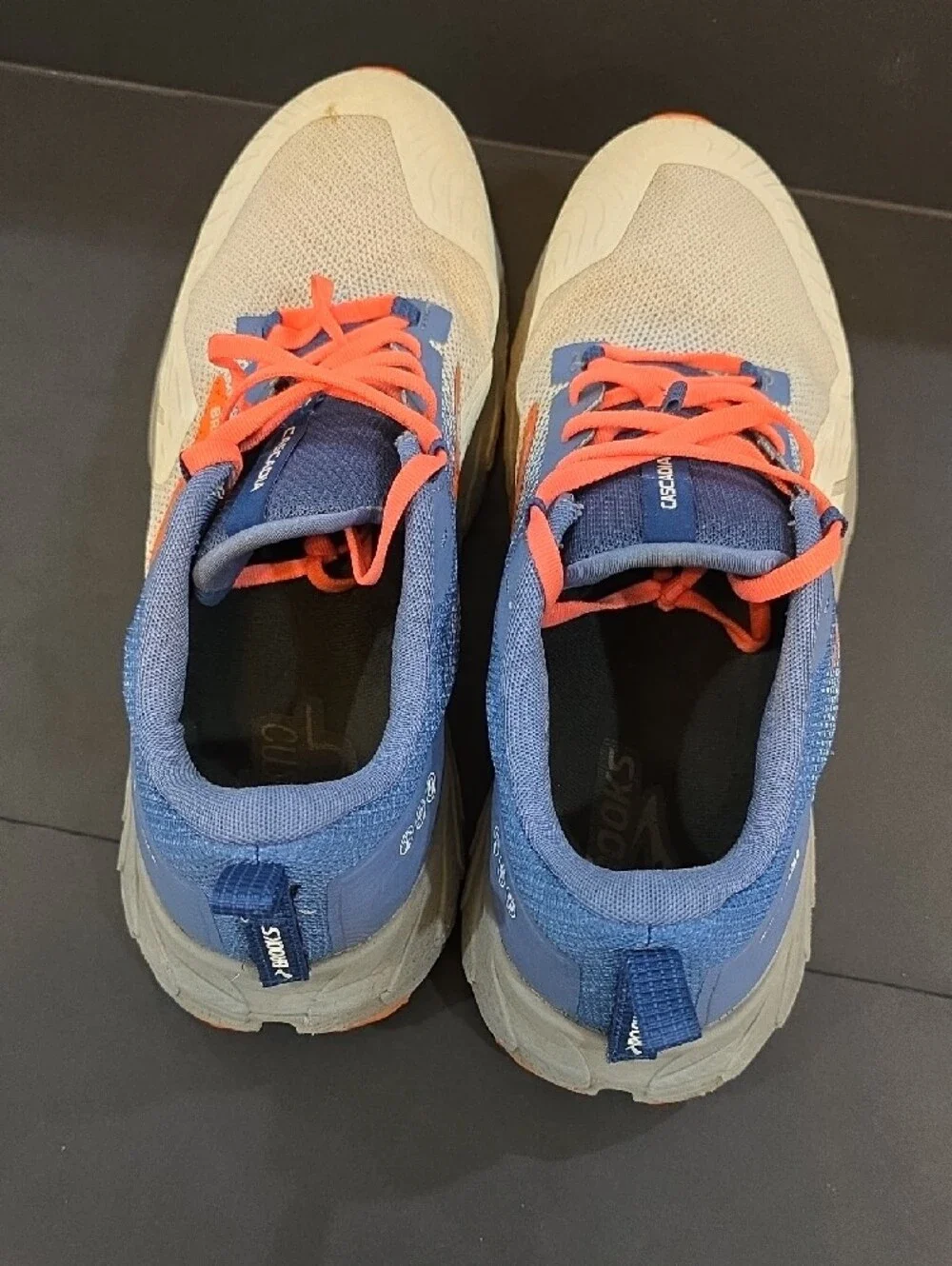 Brooks Cascadia 17 Men's Trail Sneakers in Blue, Orange & Cream Size 12